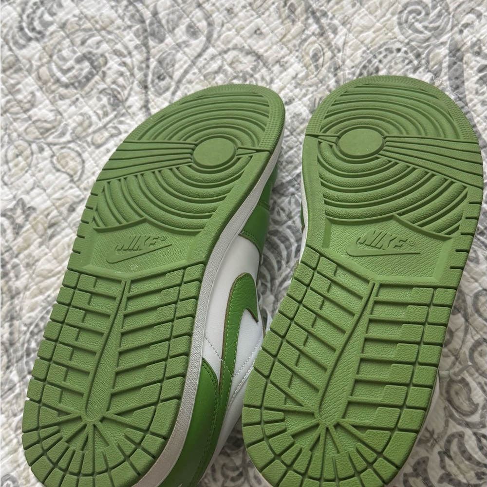 Green and White Air Jordan Sneakers - Picture 4 of 4